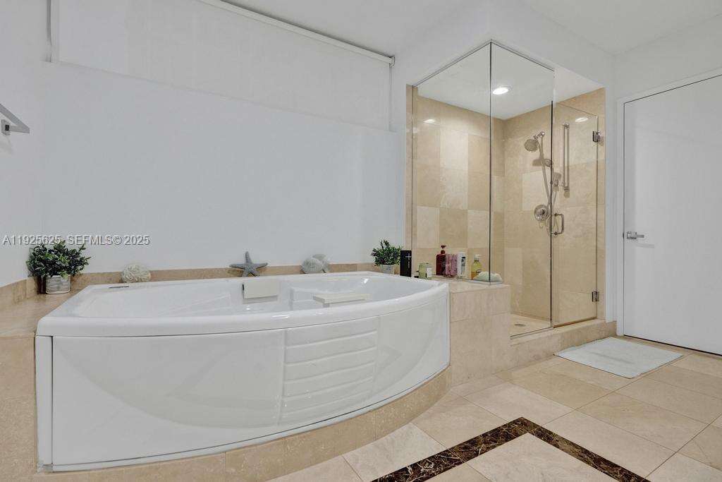 THE PINNACLE - 17555 Collins Ave, Sunny Isles Beach, FL 33160 | Picture 24