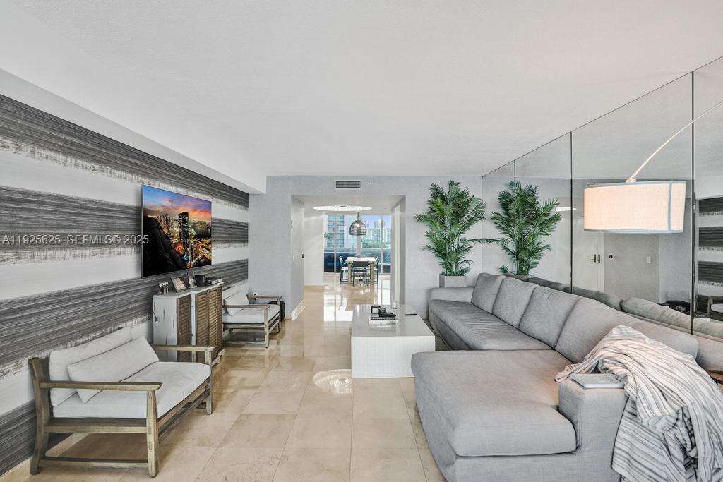 THE PINNACLE - 17555 Collins Ave, Sunny Isles Beach, FL 33160 | Picture 5