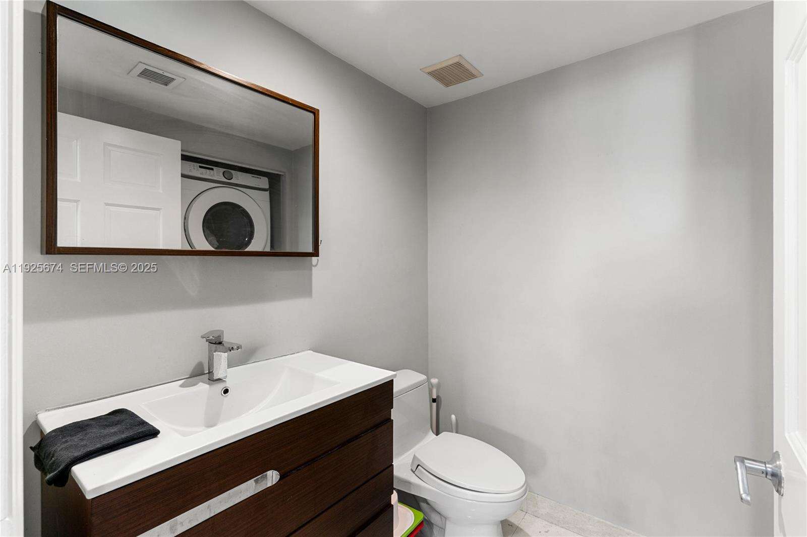 Cosmopolitan at 110 Washington Ave, Miami Beach, FL 33139 - For Sale photo 14