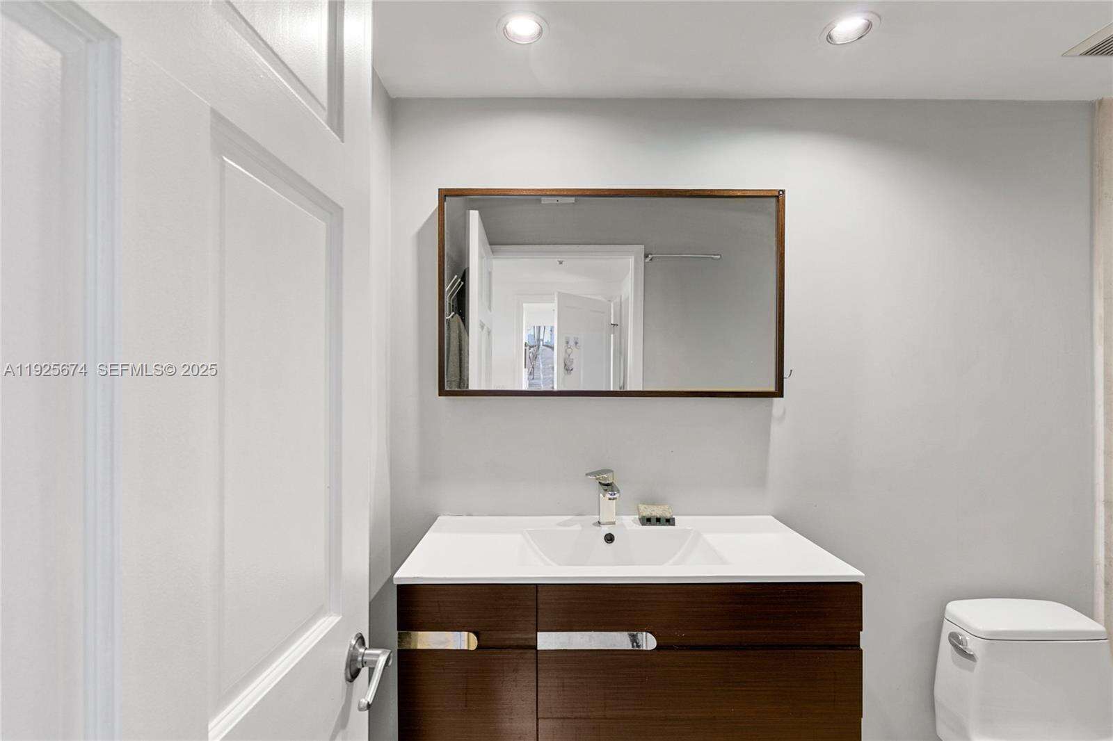 Cosmopolitan at 110 Washington Ave, Miami Beach, FL 33139 - For Sale photo 19