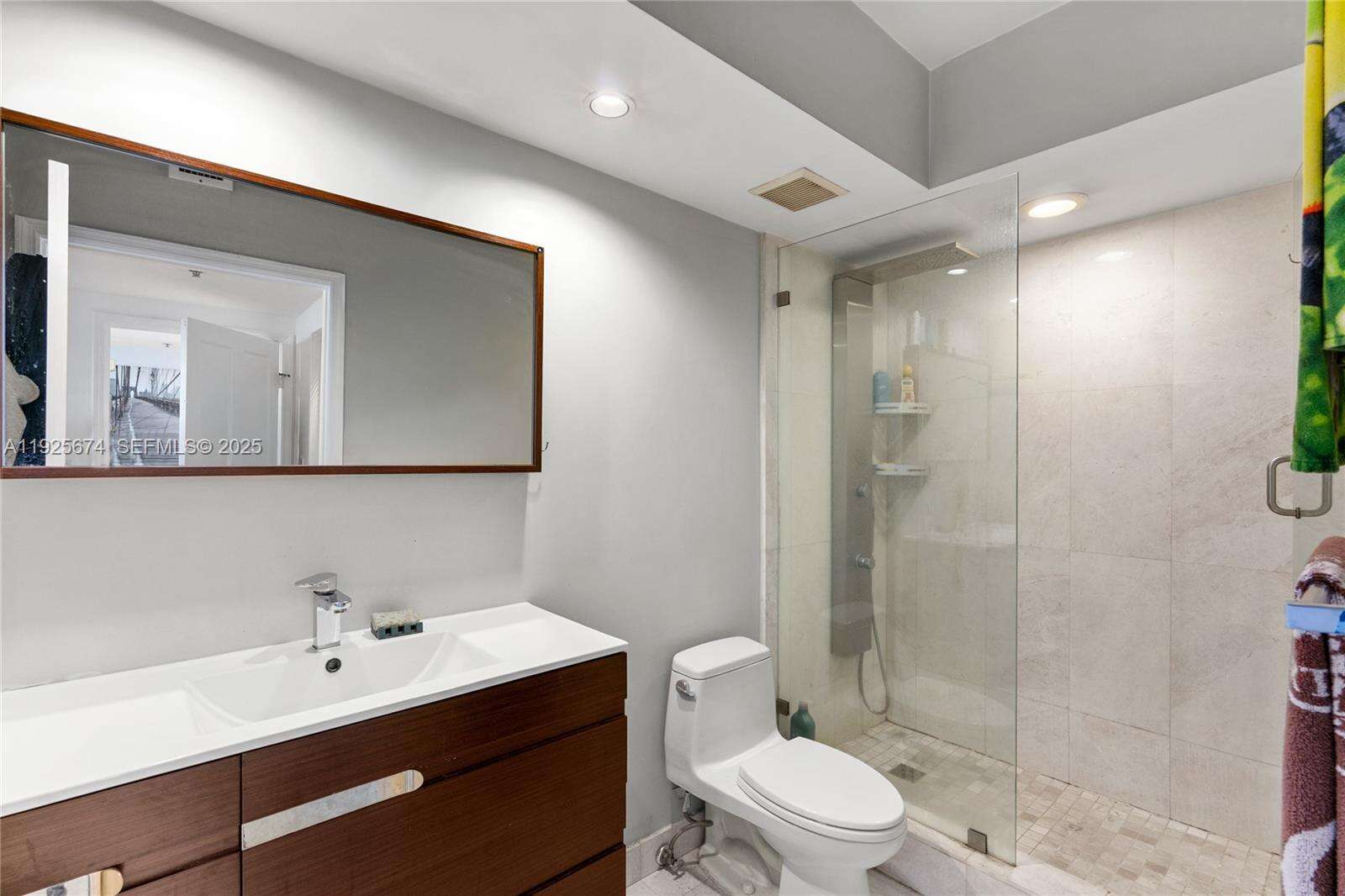 Cosmopolitan at 110 Washington Ave, Miami Beach, FL 33139 - For Sale photo 20