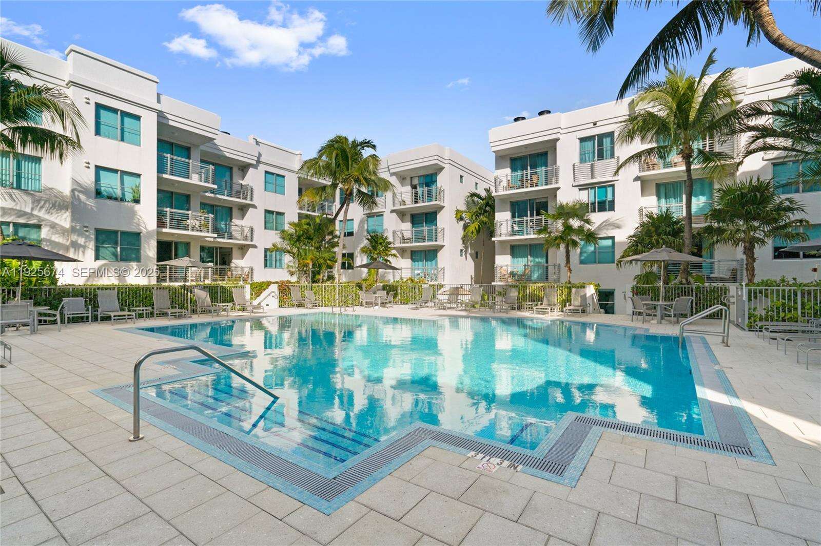 Cosmopolitan at 110 Washington Ave, Miami Beach, FL 33139 - For Sale photo 28