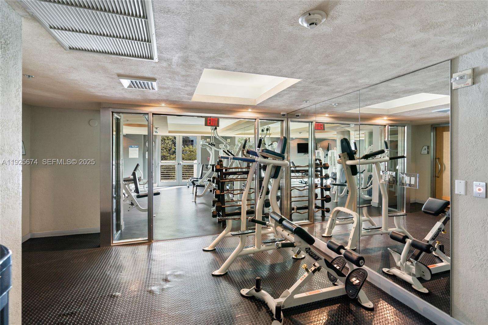 Cosmopolitan at 110 Washington Ave, Miami Beach, FL 33139 - For Sale photo 32