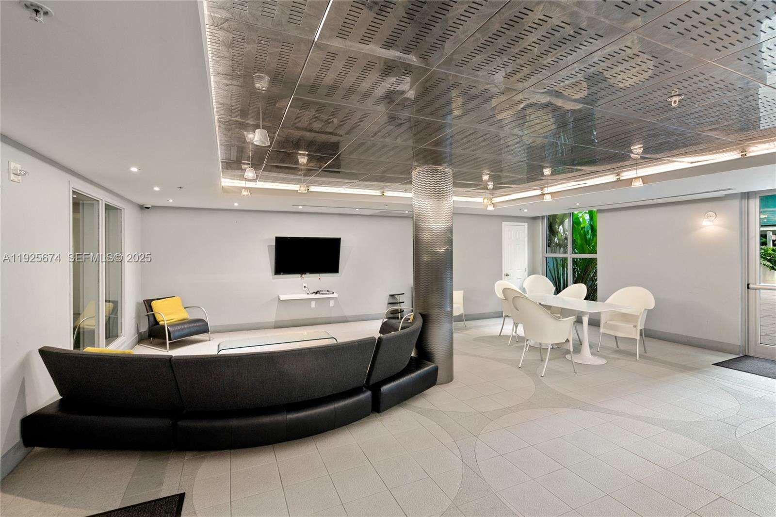 Cosmopolitan at 110 Washington Ave, Miami Beach, FL 33139 - For Sale photo 34