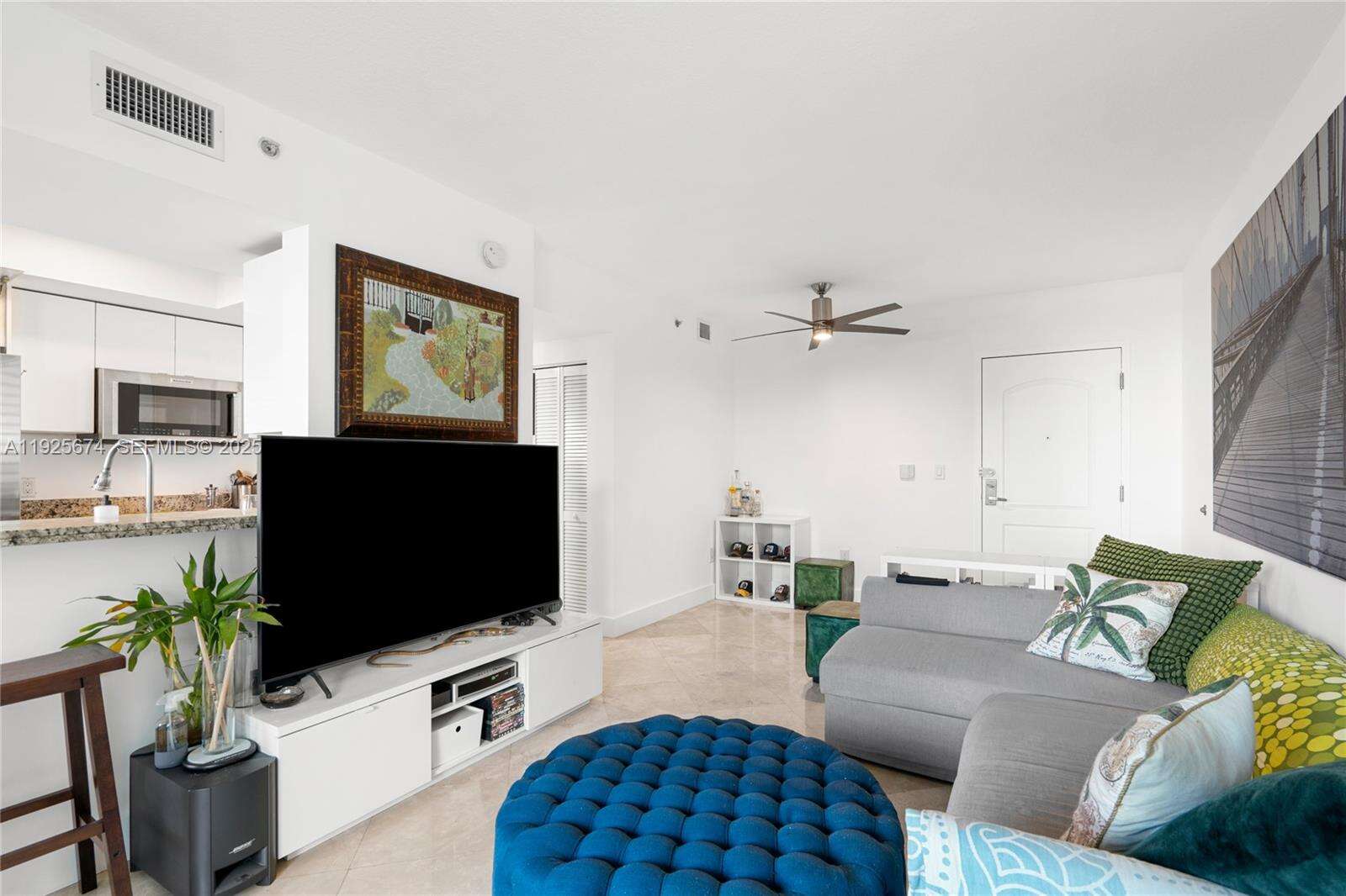 Cosmopolitan at 110 Washington Ave, Miami Beach, FL 33139 - For Sale photo 6