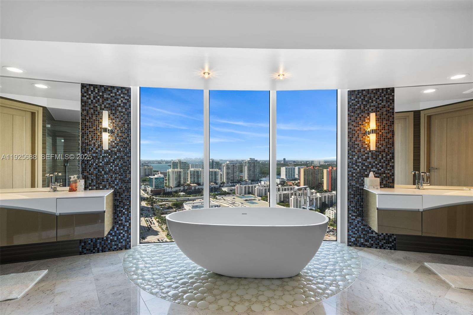 OCEAN FOUR - 17201 Collins Ave, Sunny Isles Beach, FL 33160 | Picture 3