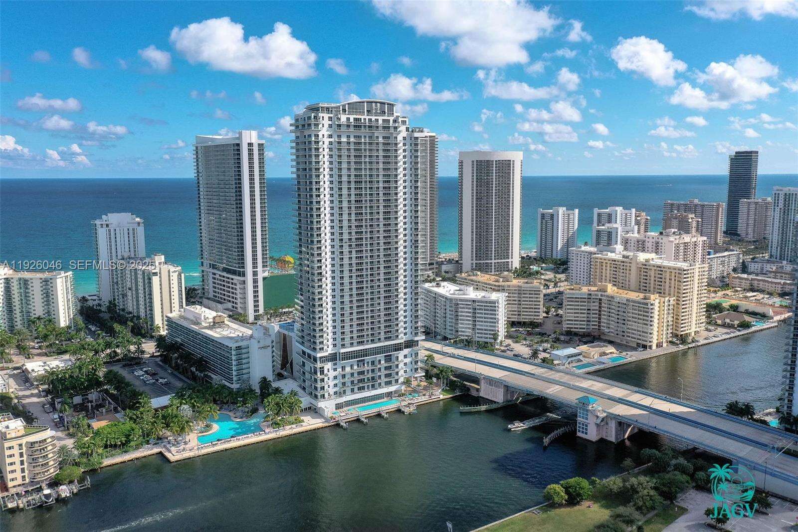 Hyde Beach House at 4010 Ocean Dr, Hollywood, FL 33019 - For Sale photo 3