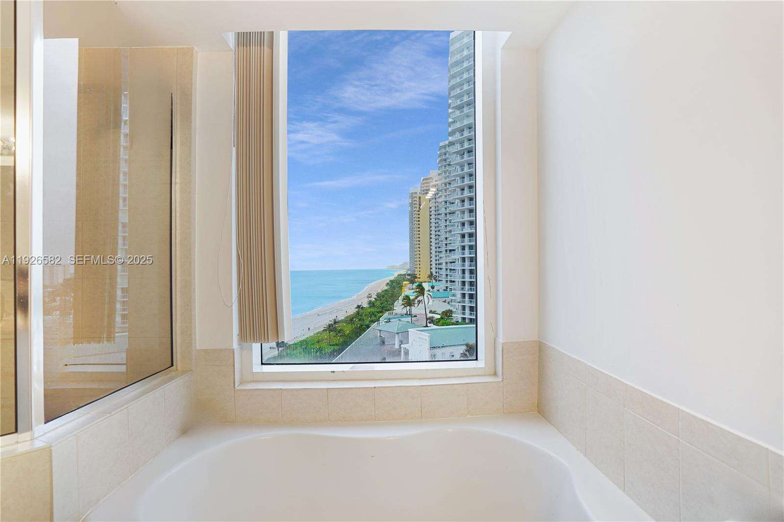 LA PERLA - 16699 Collins Ave, Sunny Isles Beach, FL 33160 | Picture 15