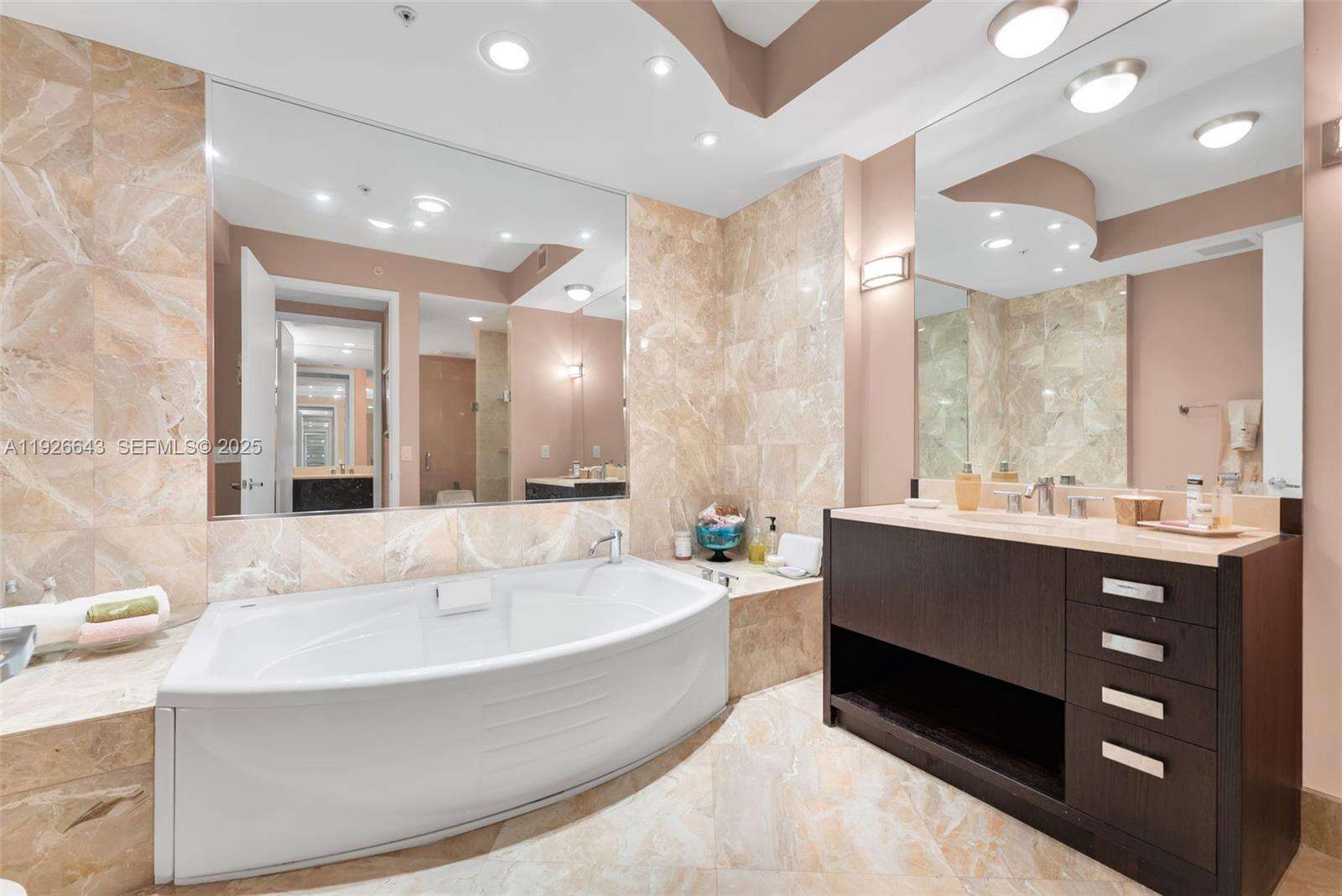 TRUMP ROYALE - 18201 Collins Ave, Sunny Isles Beach, FL 33160 | Picture 16