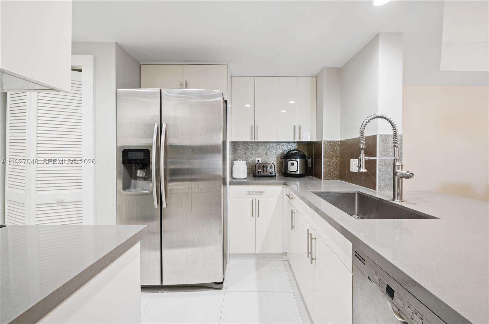 Courvoisier Courts at 701 Brickell Key Blvd, Miami, FL 33131 - For Sale photo 13