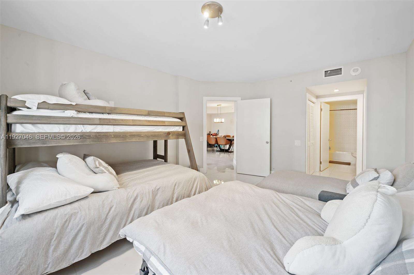 Courvoisier Courts at 701 Brickell Key Blvd, Miami, FL 33131 - For Sale photo 24