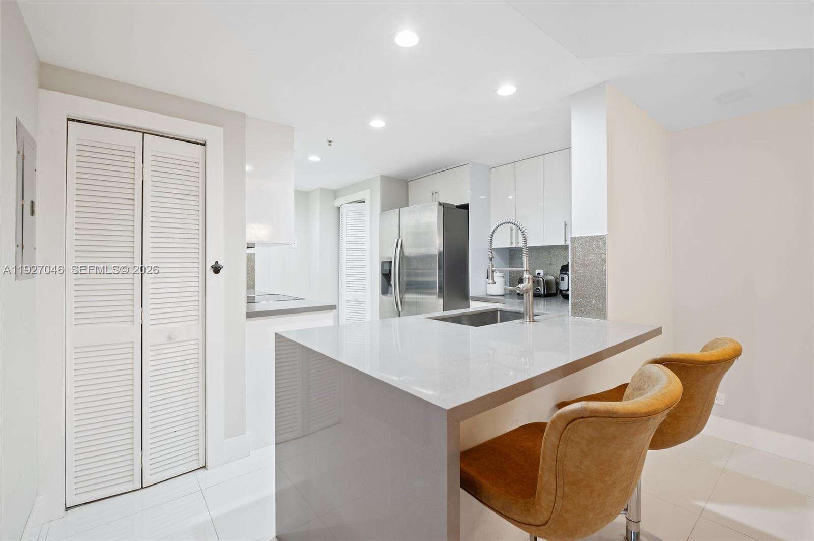 Courvoisier Courts at 701 Brickell Key Blvd, Miami, FL 33131 - For Sale photo 7