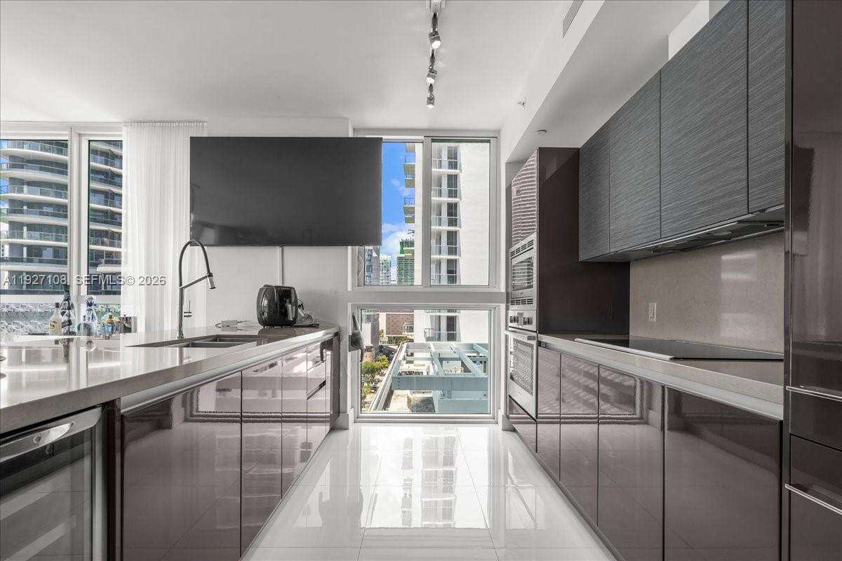 The Bond On Brickell at 1080 Brickell Ave, Miami, FL 33131 - For Sale photo 14