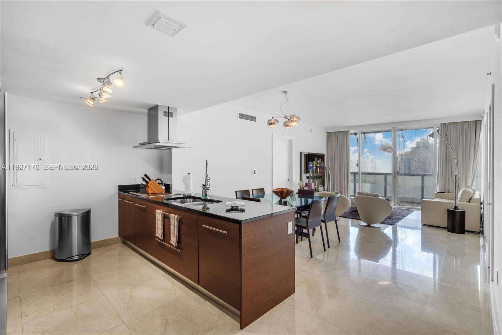 Icon Brickell 2 at 495 Brickell Ave, Miami, FL 33131 - For Sale photo 4