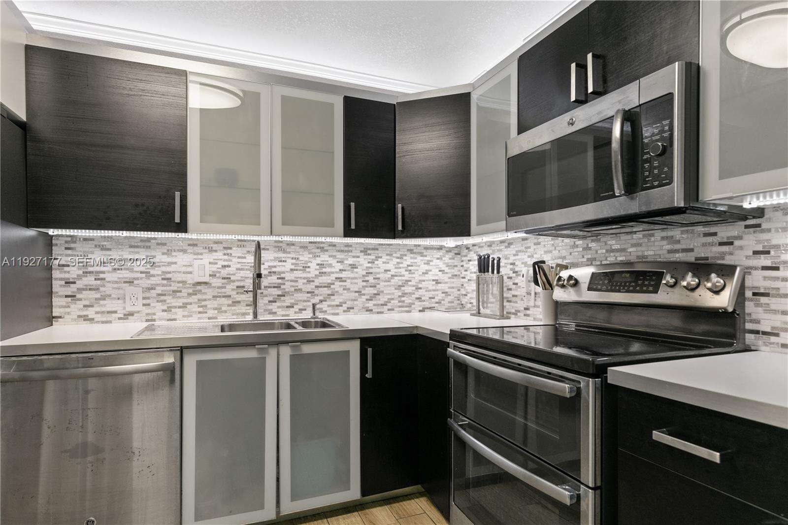 Arlen House at 100 Bayview Dr, Sunny Isles Beach, FL 33160 - For Sale photo 11