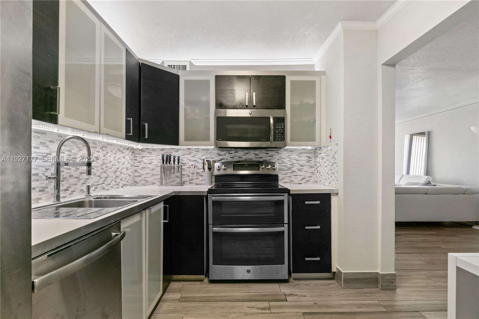 Arlen House at 100 Bayview Dr, Sunny Isles Beach, FL 33160 - For Sale photo 13