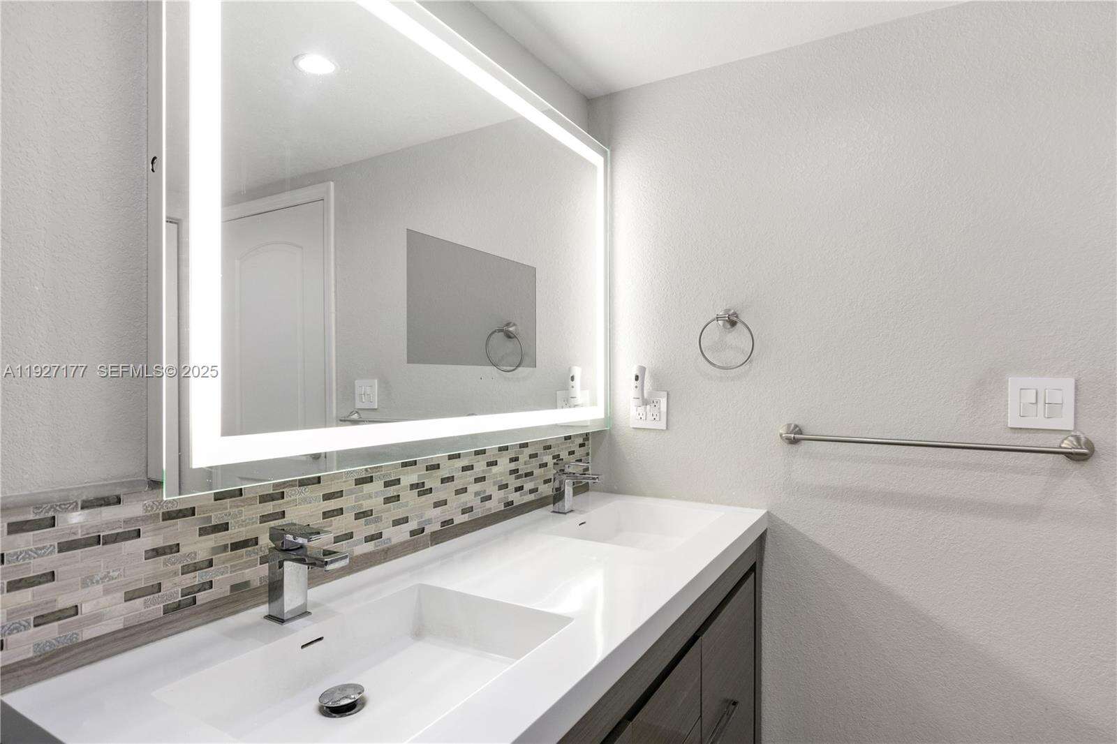 Arlen House at 100 Bayview Dr, Sunny Isles Beach, FL 33160 - For Sale photo 22
