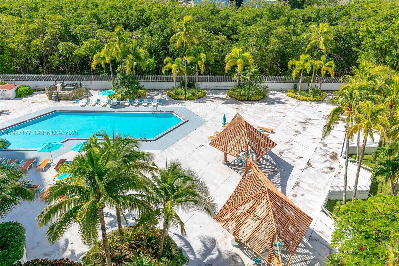 Arlen House at 100 Bayview Dr, Sunny Isles Beach, FL 33160 - For Sale photo 36