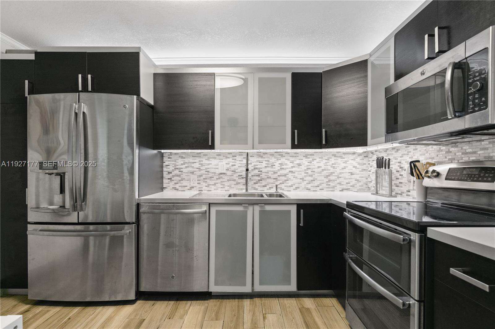 Arlen House at 100 Bayview Dr, Sunny Isles Beach, FL 33160 - For Sale photo 10