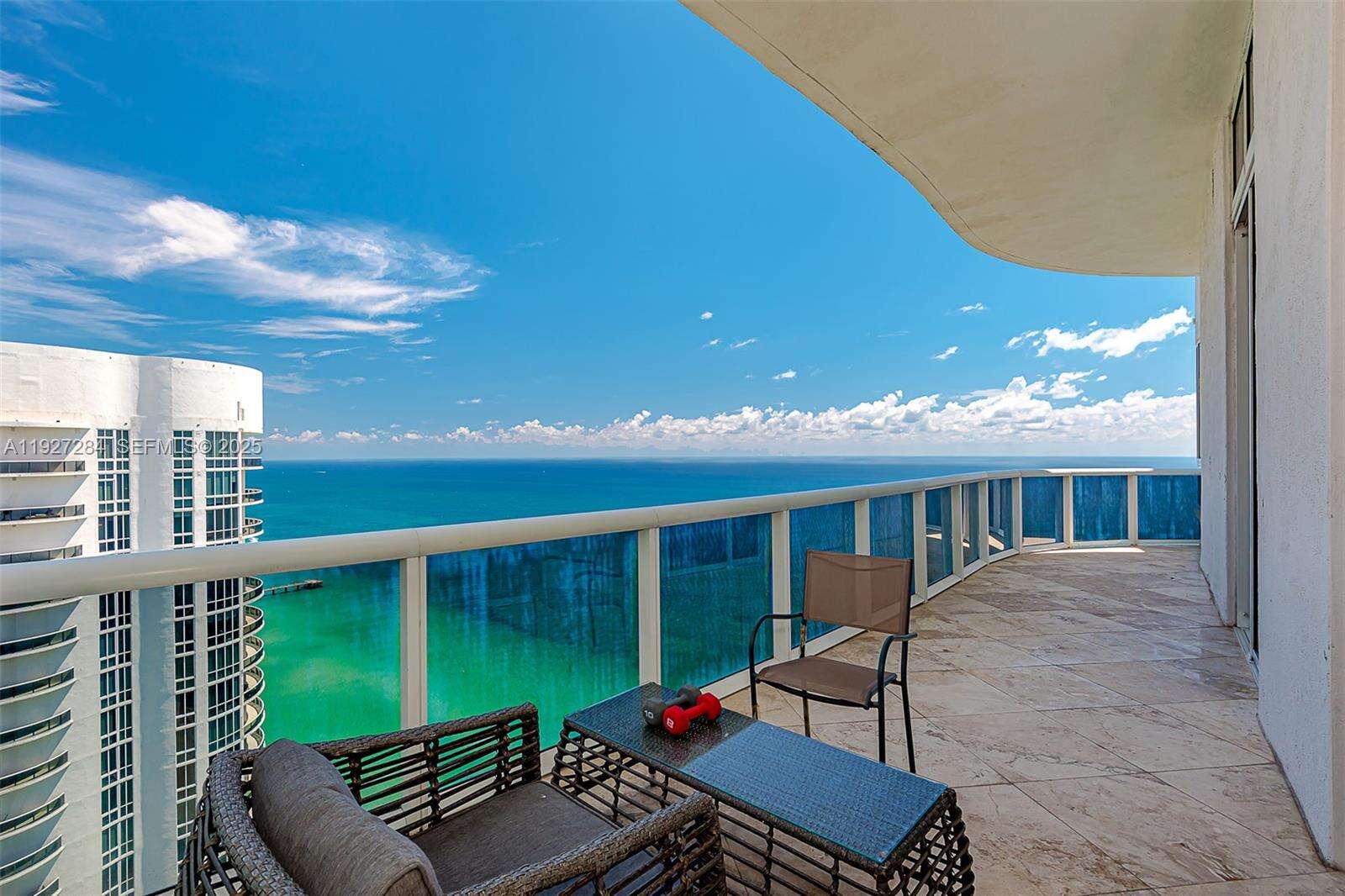 TDR TOWER II - 15901 Collins Ave, Sunny Isles Beach, FL 33160 | Picture 3