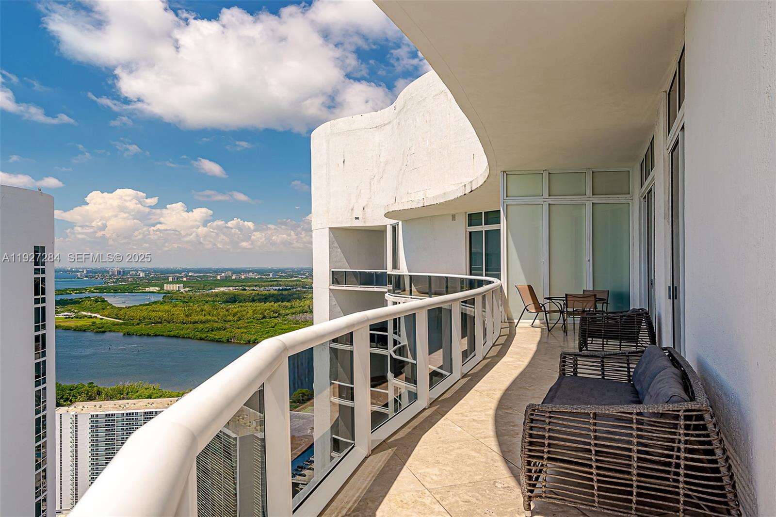 TDR TOWER II - 15901 Collins Ave, Sunny Isles Beach, FL 33160 | Picture 5