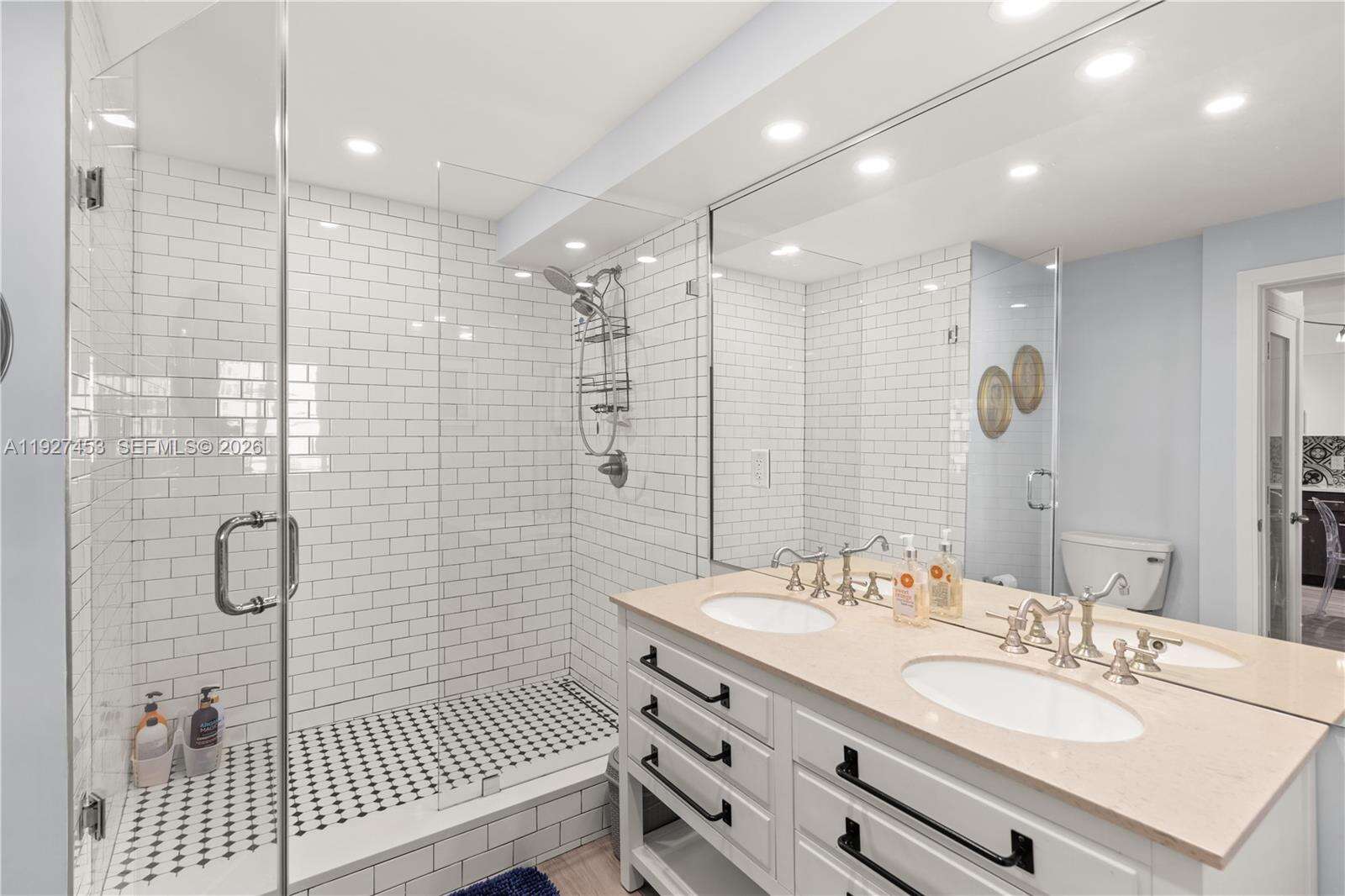 Decoplage at 100 Lincoln Rd, Miami Beach, FL 33139 - For Sale photo 2