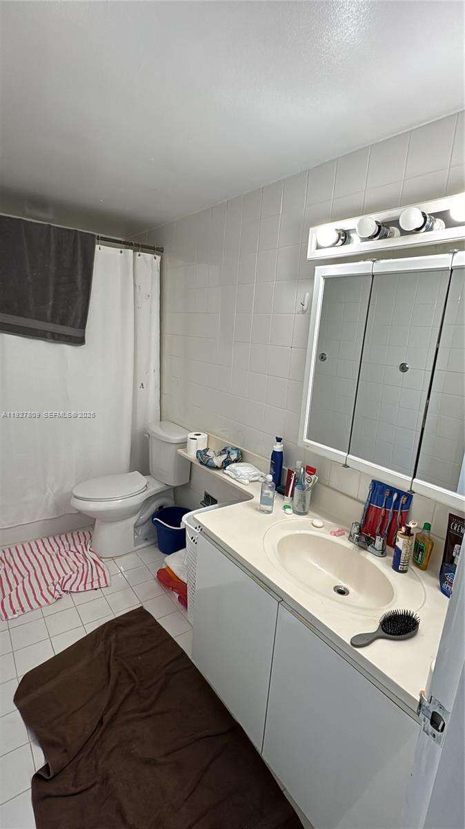 Four Ambassadors at 905 Brickell Bay Dr, Miami, FL 33131 - For Sale photo 4