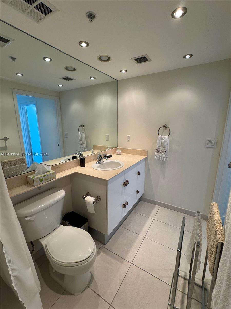One Miami East at 335 Biscayne Blvd, Miami, FL 33131 - For Sale photo 16
