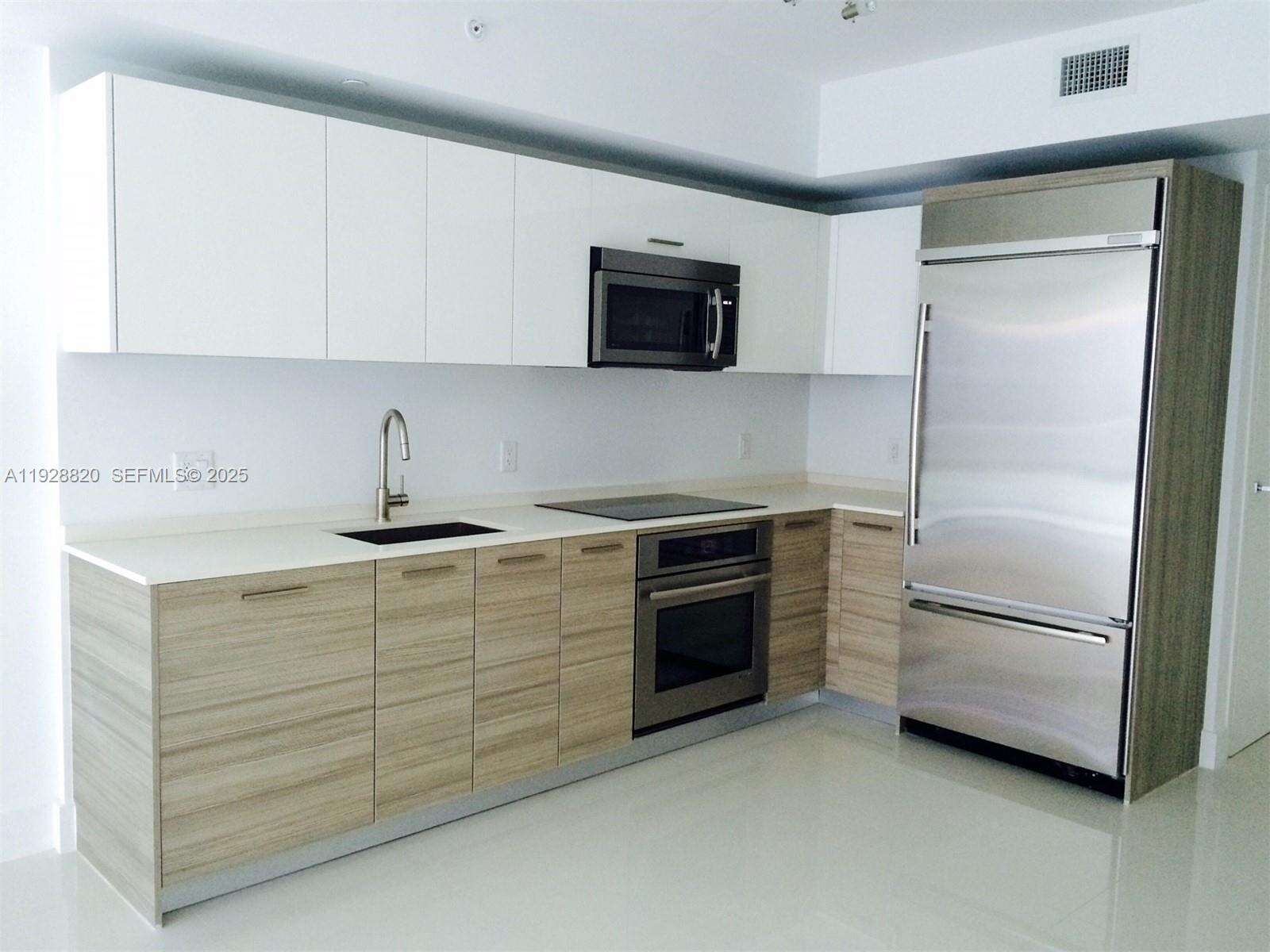 Brickell House at 1300 Brickell Bay Dr, Miami, FL 33131 - For Sale photo 3