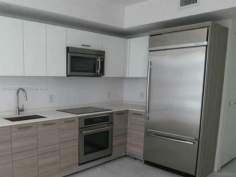 Brickell House at 1300 Brickell Bay Dr, Miami, FL 33131 - For Sale photo 23