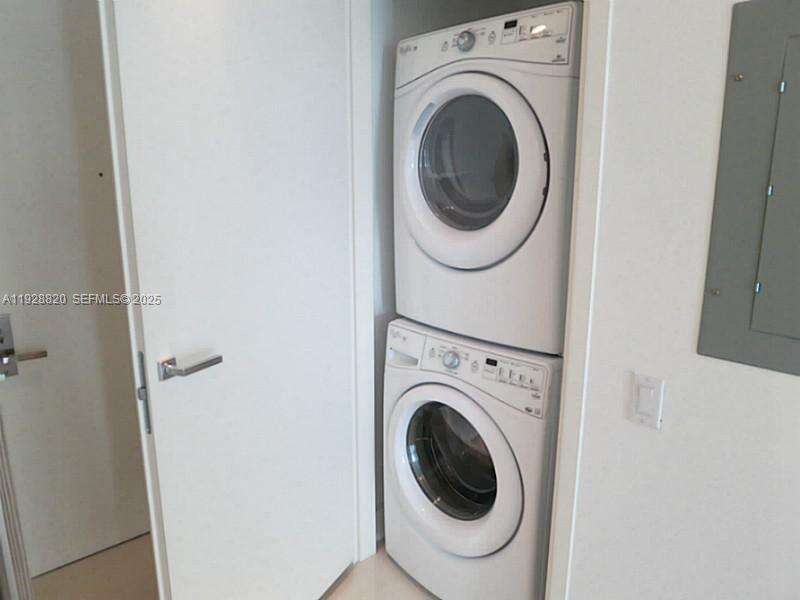 Brickell House at 1300 Brickell Bay Dr, Miami, FL 33131 - For Sale photo 27