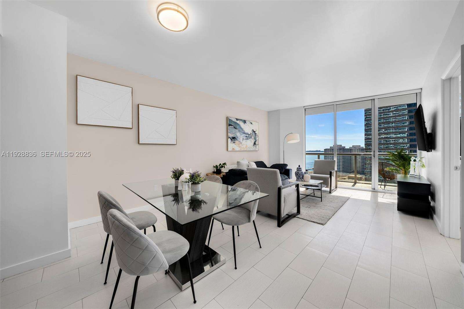 Icon Brickell 3 at 485 Brickell Ave, Miami, FL 33131 - For Sale photo 3