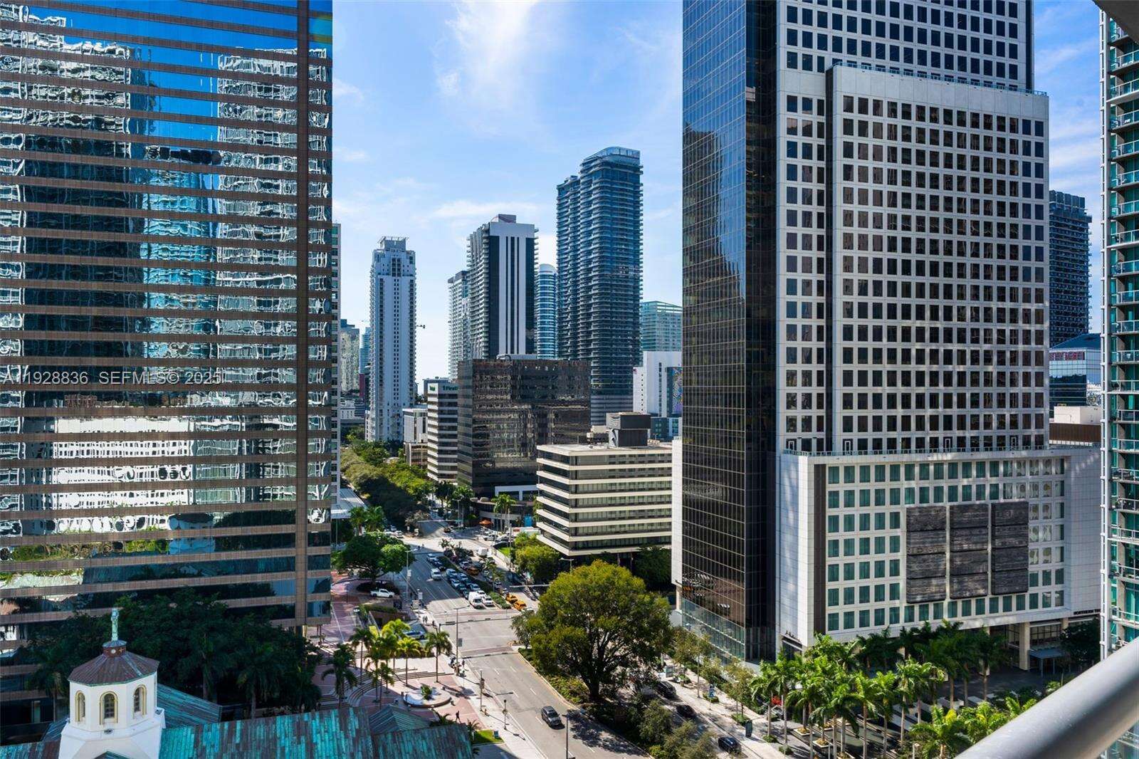 Icon Brickell 3 at 485 Brickell Ave, Miami, FL 33131 - For Sale photo 6