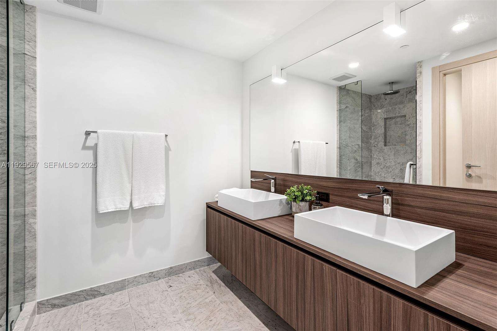 BRICKELL FLATIRON - 1000 Brickell Plz, Miami, FL 33131 | Picture 11