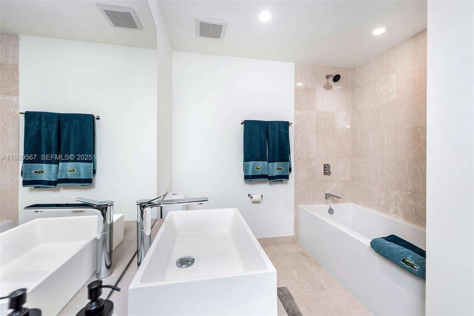 BRICKELL FLATIRON - 1000 Brickell Plz, Miami, FL 33131 | Picture 14