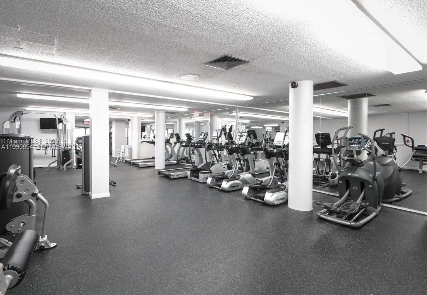 The Hemispheres at 1980 Ocean Dr, Hallandale Beach, FL 33009 - For Sale photo 16