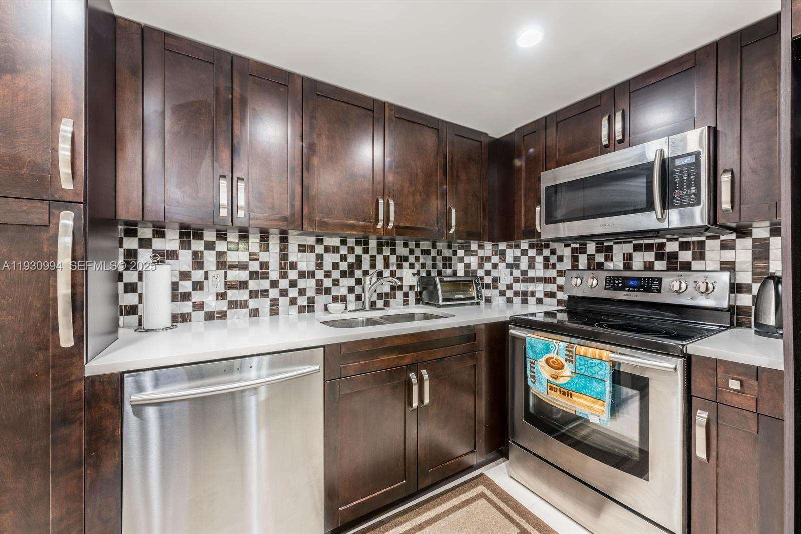 The Hemispheres at 1980 Ocean Dr, Hallandale Beach, FL 33009 - For Sale photo 4