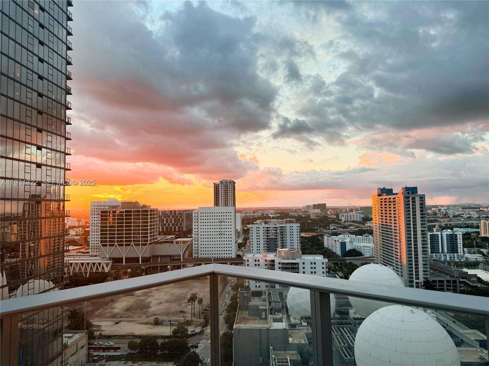 PARAMOUNT MIAMI WORLDCENTER - 851 1 Ave, Miami, FL 33132 | Picture 33