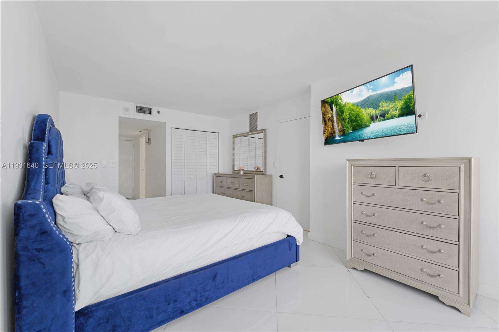 Grandview Palace at 7601 Treasure Dr, North Bay Village, FL 33141 - For Sale photo 10