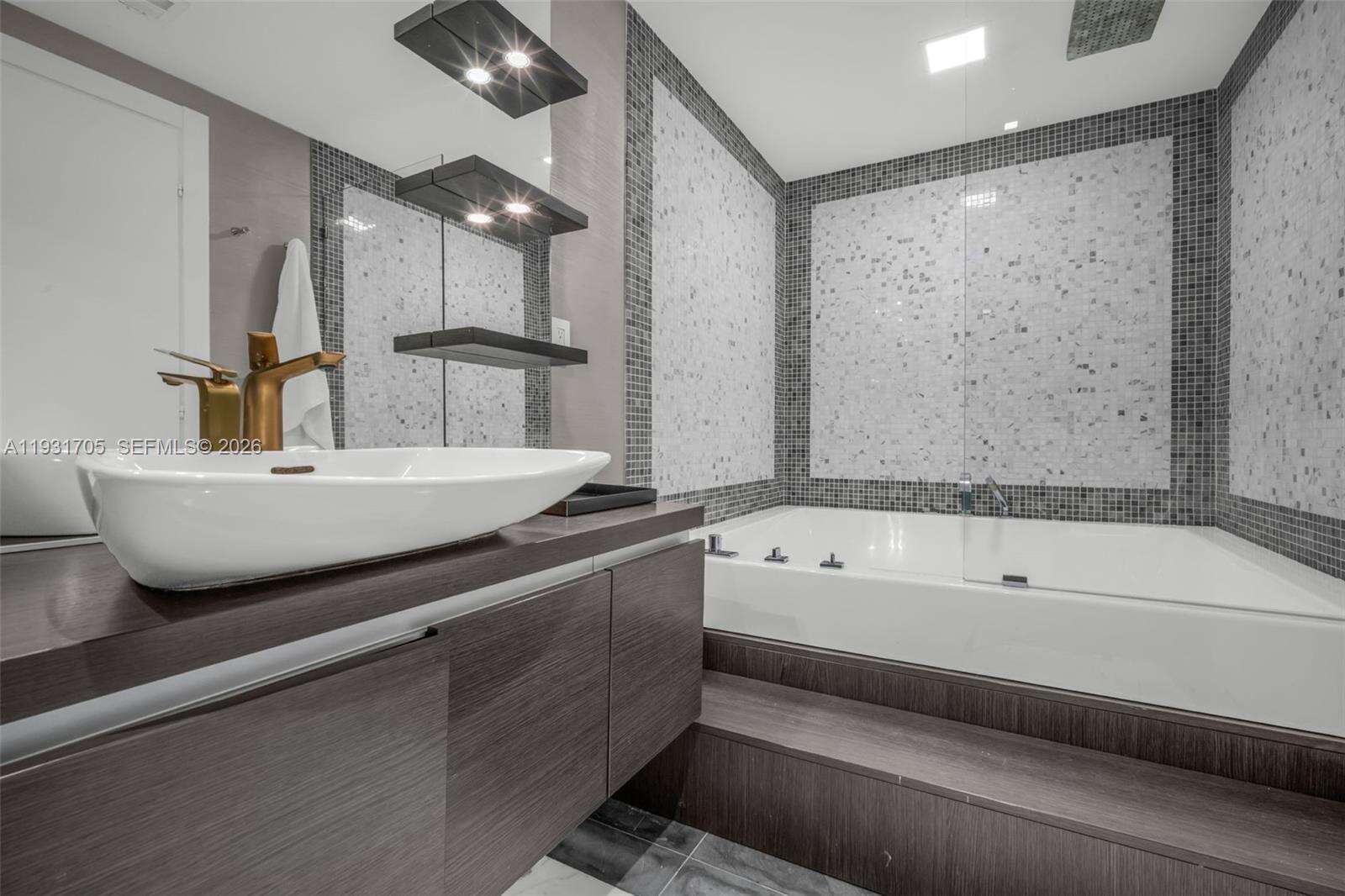 EPIC WEST - 200 Biscayne Blvd Way, Miami, FL 33131 | Picture 22