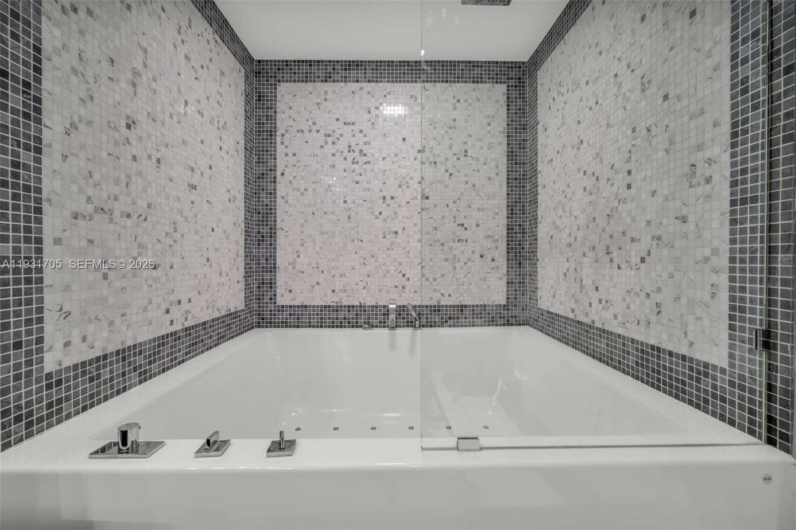 EPIC WEST - 200 Biscayne Blvd Way, Miami, FL 33131 | Picture 24