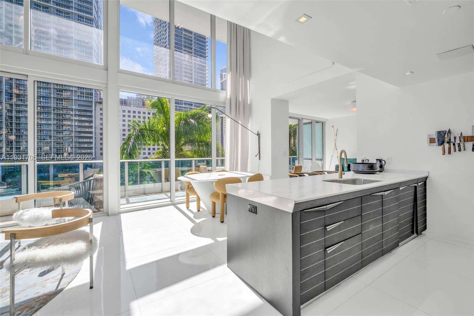 EPIC WEST - 200 Biscayne Blvd Way, Miami, FL 33131 | Picture 8