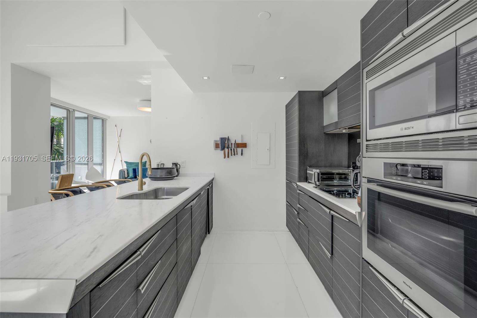 EPIC WEST - 200 Biscayne Blvd Way, Miami, FL 33131 | Picture 10