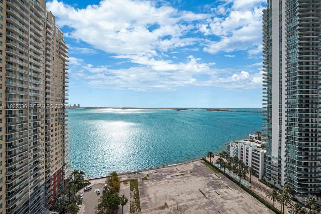 THE CLUB AT BRICKELL BAY PLAZA - 1200 Brickell Bay Dr, Miami, FL 33131 | Picture 2
