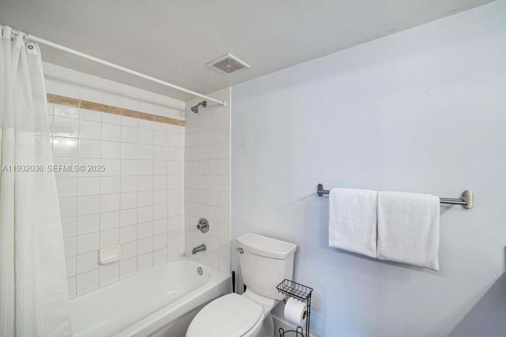 THE CLUB AT BRICKELL BAY PLAZA - 1200 Brickell Bay Dr, Miami, FL 33131 | Picture 11