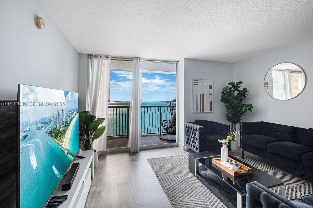 THE CLUB AT BRICKELL BAY PLAZA - 1200 Brickell Bay Dr, Miami, FL 33131 | Picture 14