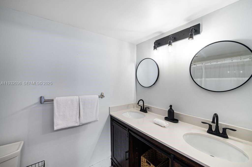 THE CLUB AT BRICKELL BAY PLAZA - 1200 Brickell Bay Dr, Miami, FL 33131 | Picture 18