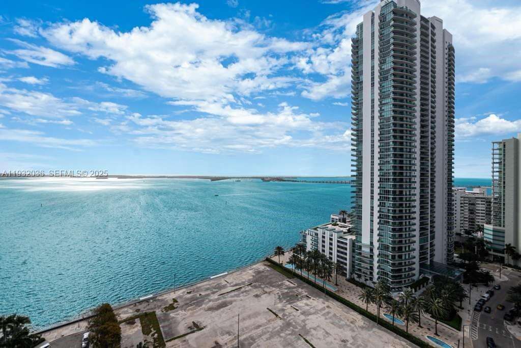 THE CLUB AT BRICKELL BAY PLAZA - 1200 Brickell Bay Dr, Miami, FL 33131 | Picture 6