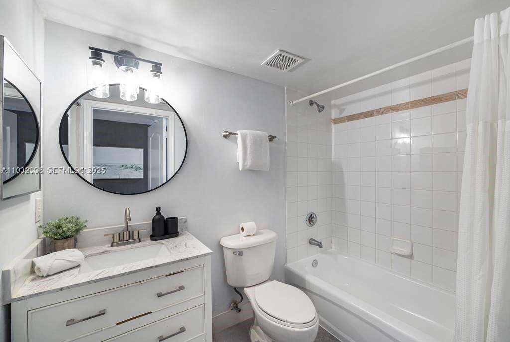 THE CLUB AT BRICKELL BAY PLAZA - 1200 Brickell Bay Dr, Miami, FL 33131 | Picture 10