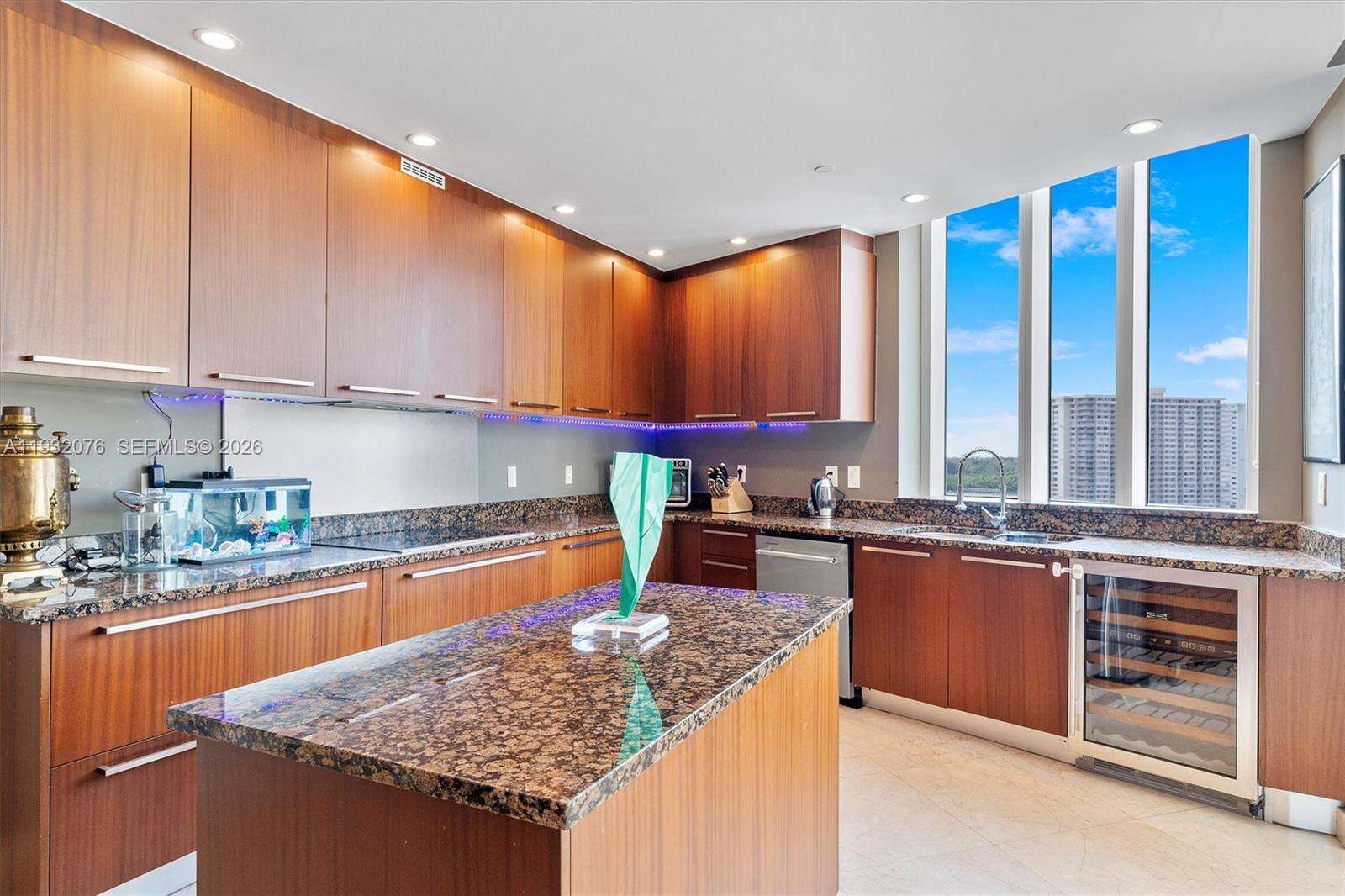 TDR TOWER II - 15901 Collins Ave, Sunny Isles Beach, FL 33160 | Picture 12